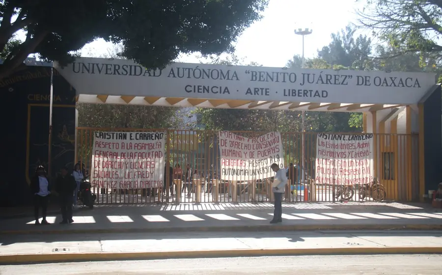 Toman instalaciones de CU.