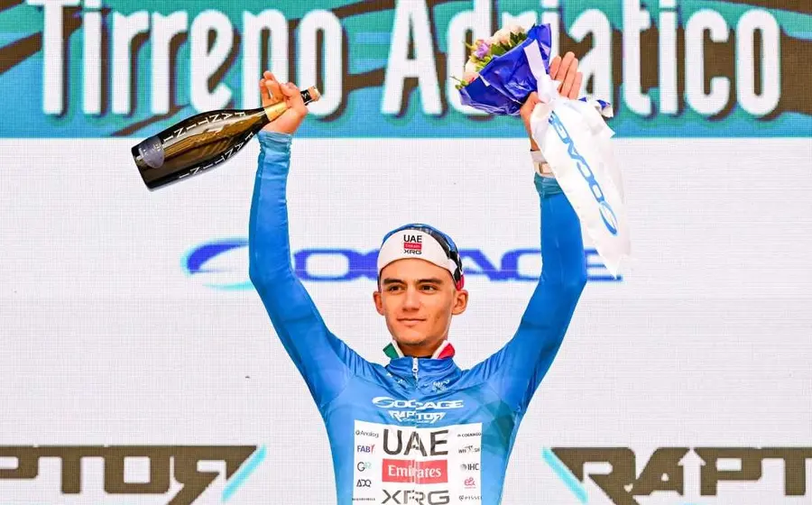 El mexicano Isaac del Toro terminó segundo en la Etapa 2 de la Tirreno-Adriático 2026.