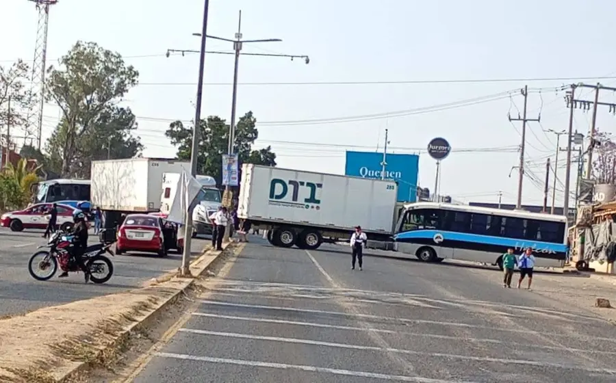Bloqueado el crucero de la Y.