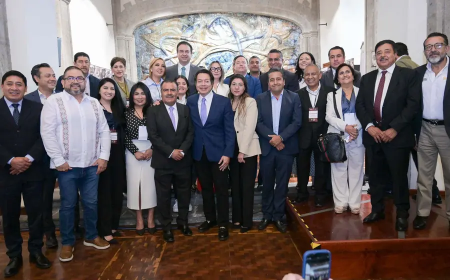 México avanza hacia un país libre de analfabetismo: 100 mil personas aprenderán a leer y escribir este año.
