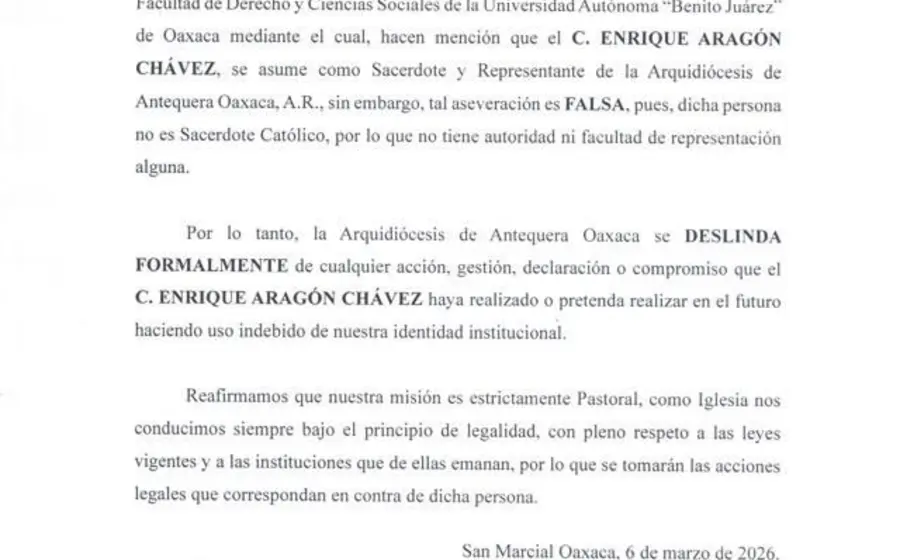 Fachada de la Facultad de Derecho y Ciencias Sociales de la UABJO, en medio del conflicto que involucra a un supuesto sacerdote.