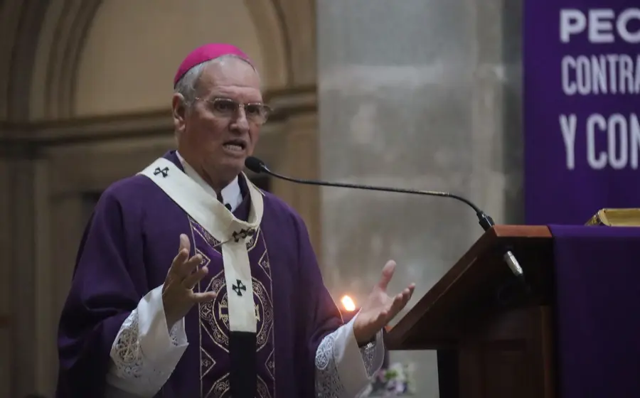 El Arzobispo o mitrado durante su mensaje, donde aseguró que el vínculo familiar se sostiene en el sacrificio y el amor matrimonial.