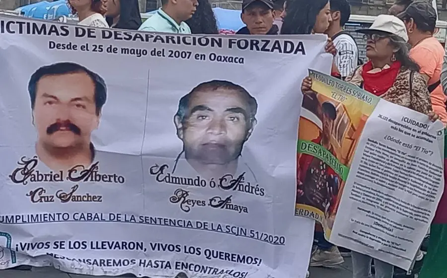 Familiares de los militantes desaparecidos del EPR exigen justicia y que se mantenga la orden de aprehensión, un caso que sigue impune.