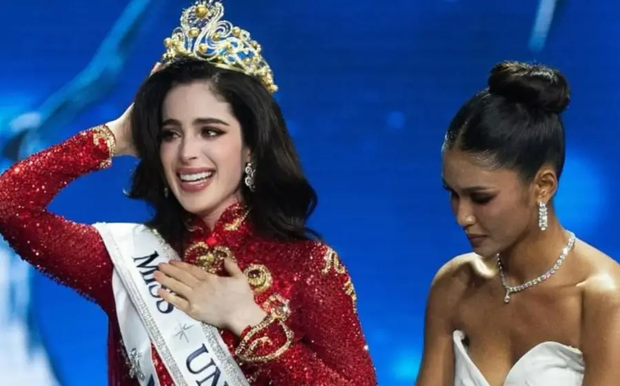 Fátima Bosch, Miss Universo, responde a las críticas sobre su corona durante una presentación en la Universidad de Harvard, donde aseguró que trabajó duro para ganar.