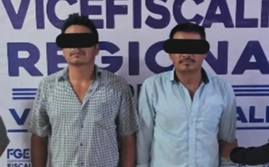 Los dos hermanos que fueron vinculados a proceso por el delito de homicidio cometido en Ocotlán, Oaxaca, tras ser detenidos.