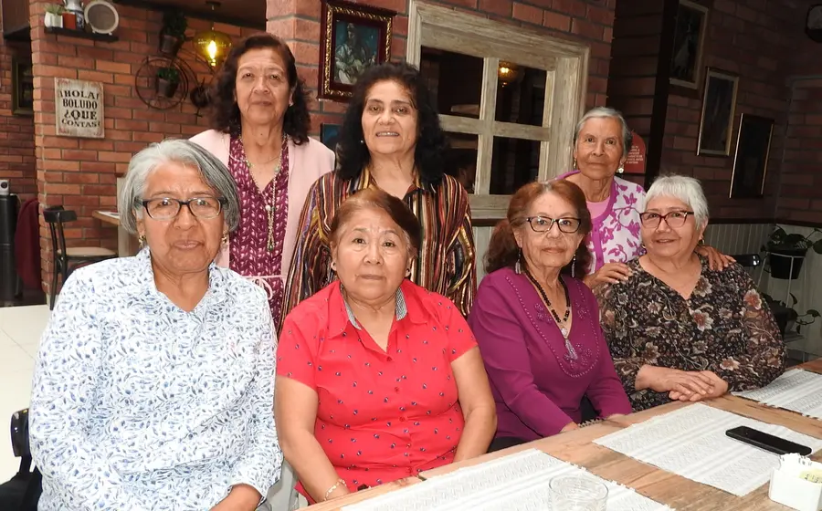 Laura Chávez celebra su cumpleaños, rodeada del cariño de sus amigas Lili Bautista, Silvia Cervantes, Lulú Navarro, Elia Jiménez y más.