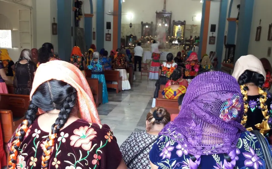El tradicional ritual del Miserere se celebra con música sacra, incienso y devoción durante las serenatas de Cuaresma en Tehuantepec.