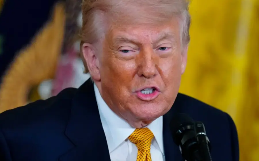 El presidente Donald Trump afirma que existen muy buenas conversaciones con Irán, asegurando que no existe una fecha límite para alcanzar el pacto.
