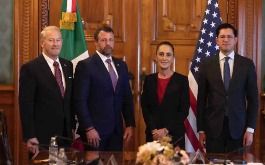Claudia Sheinbaum recibo al secretario del Departamento de Seguridad Interior de EU, Markwayne Mullin.