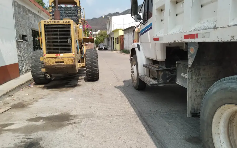 Los camioneros buscan empleos alternos para sostener a su familia.