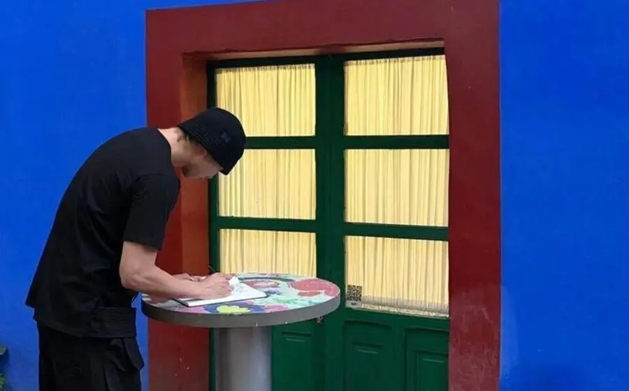El líder de BTS dejó un emotivo mensaje dedicado a Frida Kahlo.