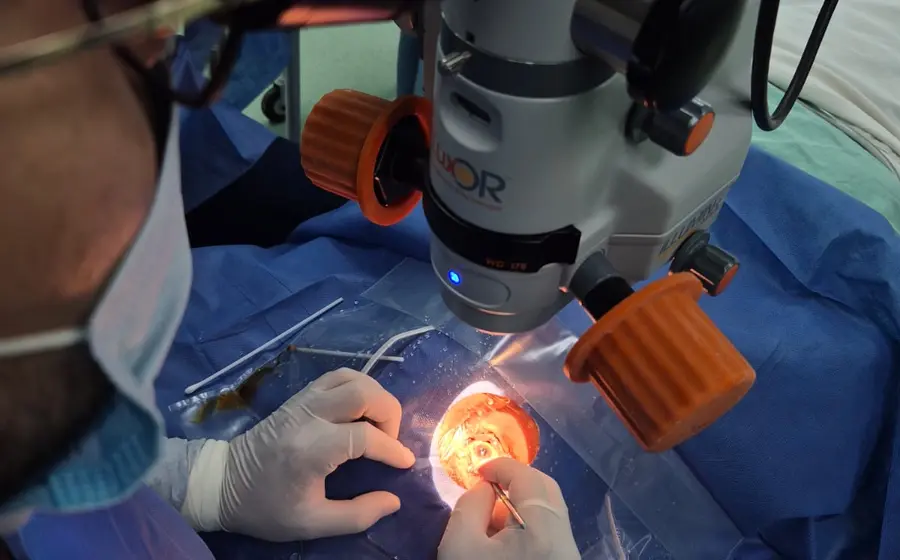 Para los procedimientos se utiliza tecnología de facoemulsificación.