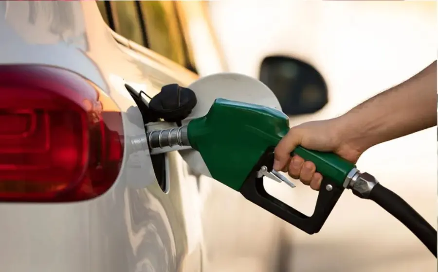 Hacienda ajusta apoyos al combustible ante presión internacional del petróleo.
