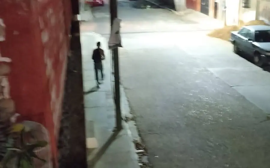 Fue captado robando cables.