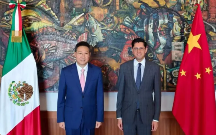 El embajador Chen Daojiang sostuvo reunión con el canciller Roberto Velasco. 