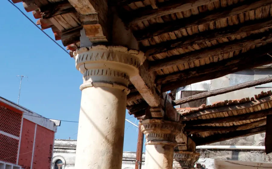 El esplendor arquitectónico de la ciudad quedó en el abandono. 