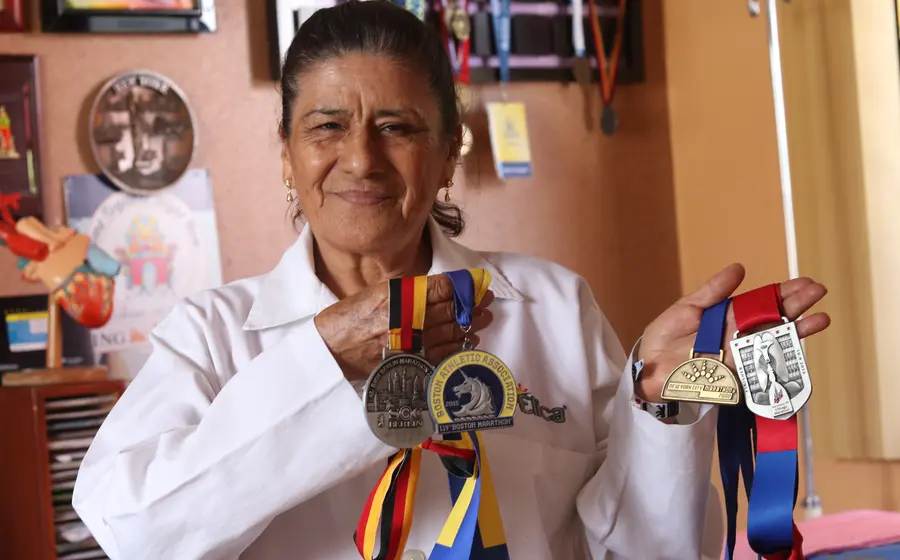Con sus cuatro medallas de los maratones de clase "Major". 