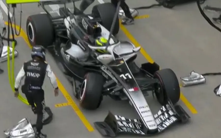 Se rompió la suspensión del Cadillac de Checo Pérez