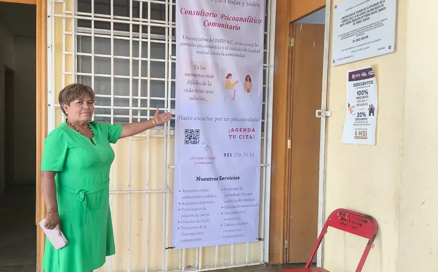 La Agenta Municipal de Pueblo Nuevo, Marbella Cruz Sánchez, muestra el espacio destinado al nuevo Consultorio Psicoanalítico Comunitario.
