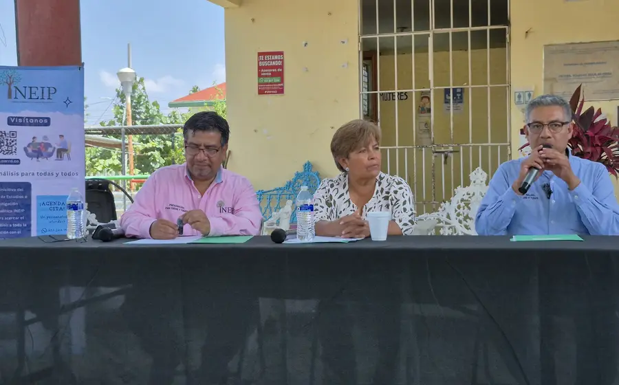 Frente a mí, compartiendo la mesa del presídium, se encontraban las piezas claves de un proyecto que me tocó la fortuna de gestionar.