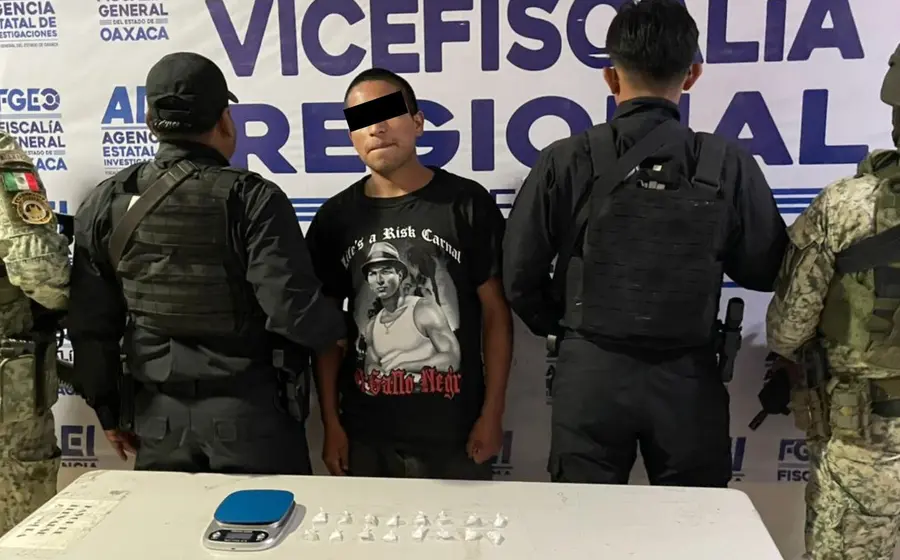 Uno de los detenidos en la Villa de Zaachila por delitos contra la salud.