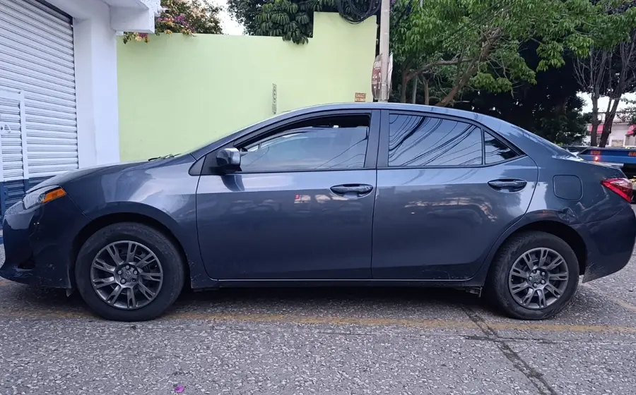 El vehículo Corolla quedó recuperado al contar con reporte de robo activo.