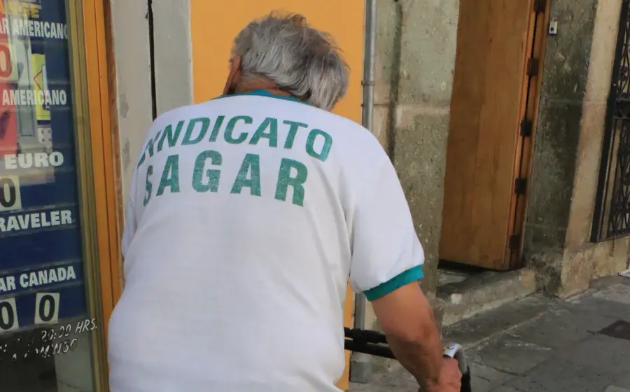 Una persona adulta mayor de Oaxaca, cuyo rostro refleja el desafío del envejecimiento acelerado de la población en el sur de México.