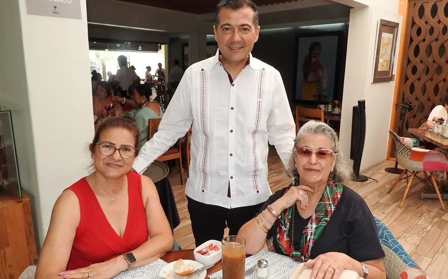 Pilar Rodas de Moreno, Luis Alfonso Silva Romo y Maricela Romo Padilla.