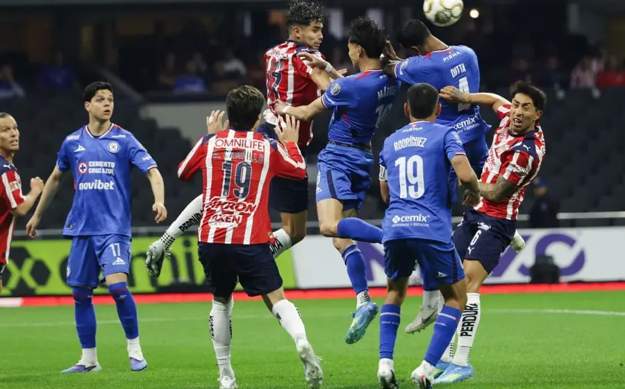 Cruz Azul y Chivas dejaron todo para la vuelta