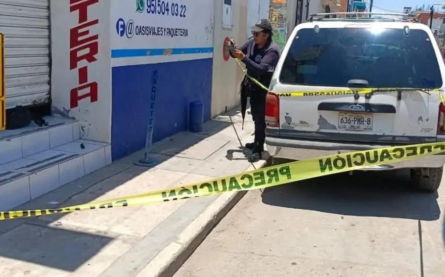 Ladrón escapa en sentido contrario y provoca accidente policial.