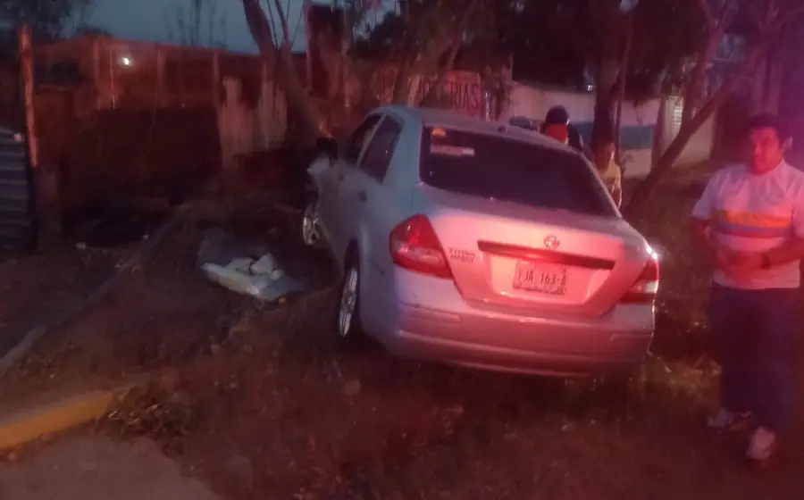 Ataque armado termina en tragedia: conductor pierde la vida tras choque.