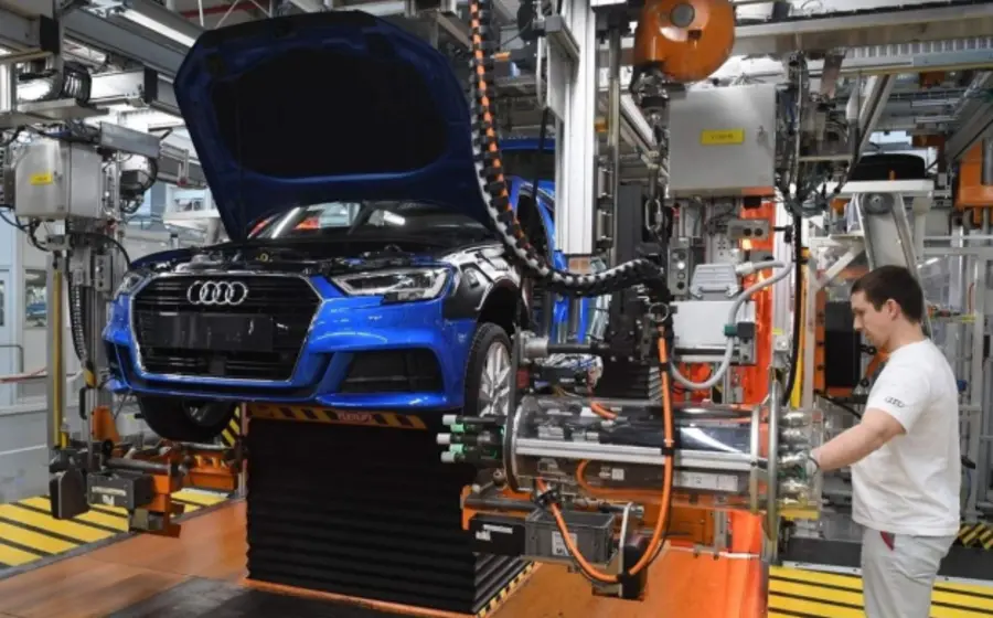 La industria automotriz alemana enfrenta pérdidas millonarias por el alza de aranceles de Estados Unidos, que subirá hasta un 25%.