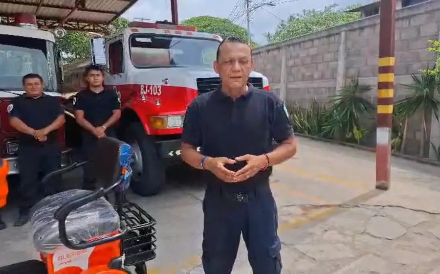 El triciclo eléctrico, valuado en 26 mil pesos, que es el premio principal de la tradicional rifa anual de los bomberos de Juchitán.