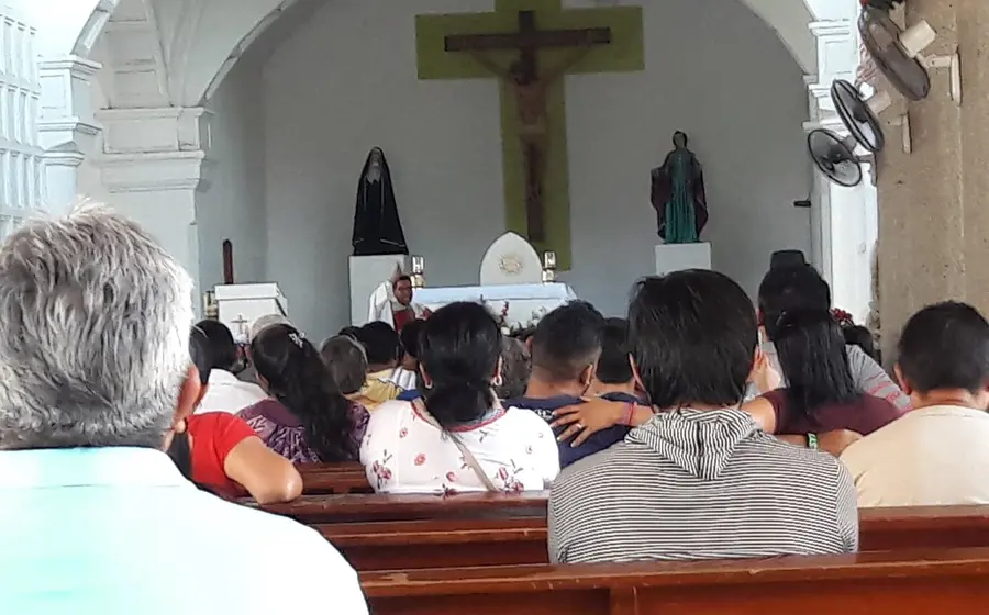 Celebración en honor a Santa Elena de la Cruz en Tagolaba, donde se unen expresiones de la fe y la cultura zapoteca.