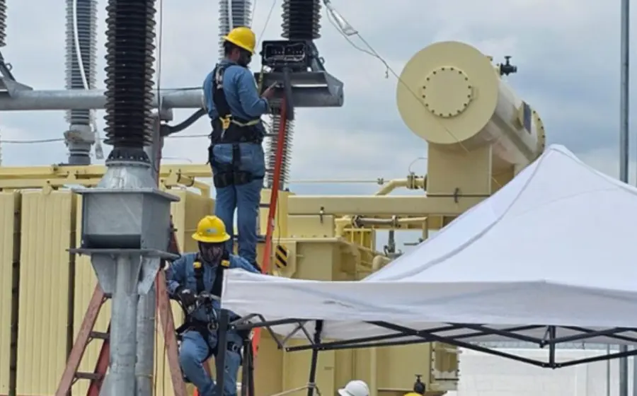 Una de las centrales de generación de la CFE, que incluye plantas hidroeléctricas, eólicas y fotovoltaicas, donde se modernizan los servicios de telecomunicaciones.
