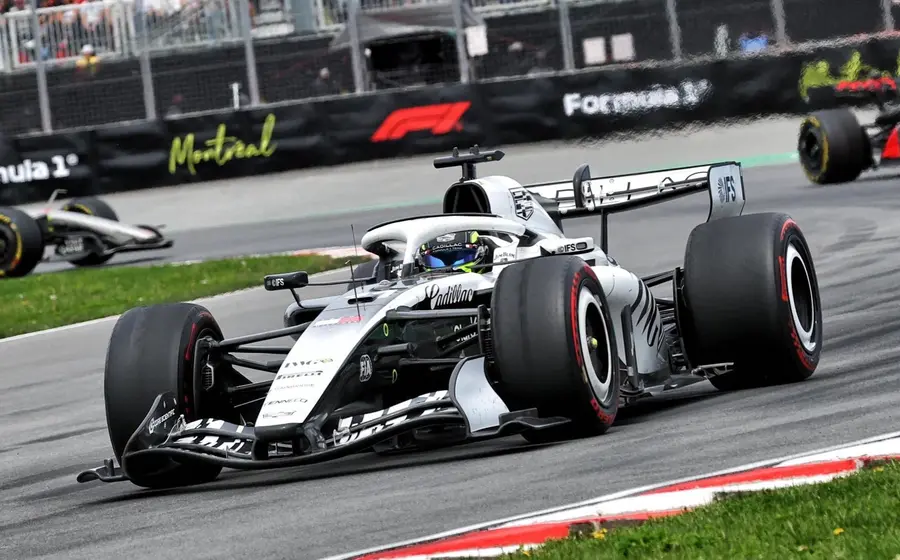 El piloto mexicano Checo Pérez y su equipo Cadillac se preparan para dominar el desafiante circuito callejero del Principado de Mónaco.