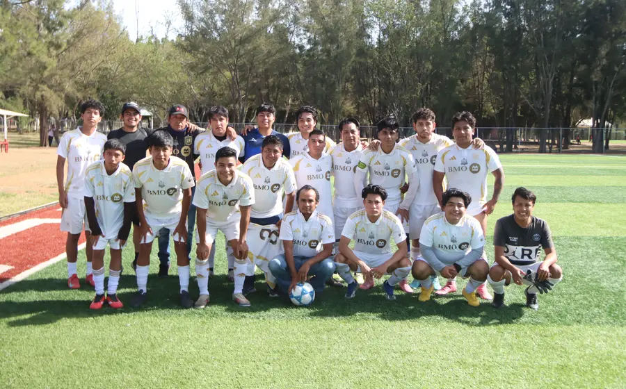 El equipo Colmin celebra su pase a la final de la tercera fuerza, dentro del torneo de la reconocida Liga Taladzi.