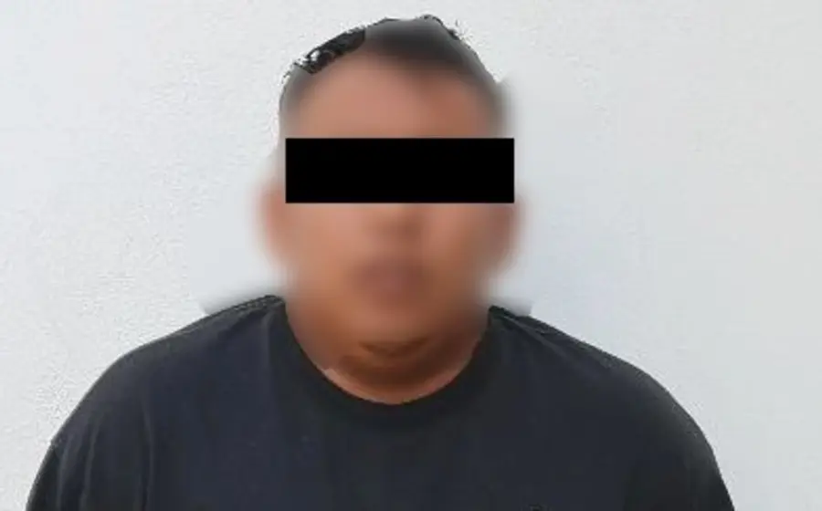 El conductor de una camioneta es puesto a disposición de la autoridad ministerial después de ser detenido por presentar una licencia de conducir alterada.