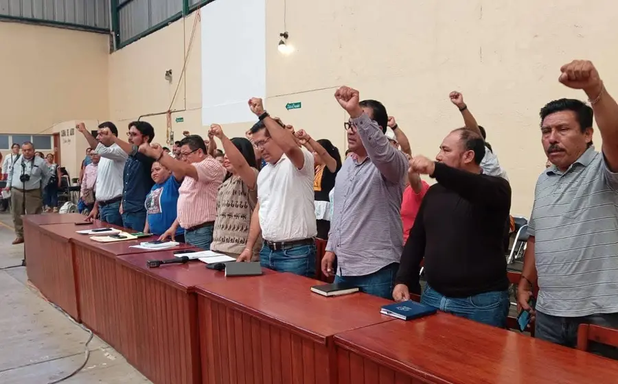 Se muestran las propuestas de aportación de 70, 80 o 100 pesos para la Guelaguetza Magisterial y Popular, puestas a consulta por la Sección 22.