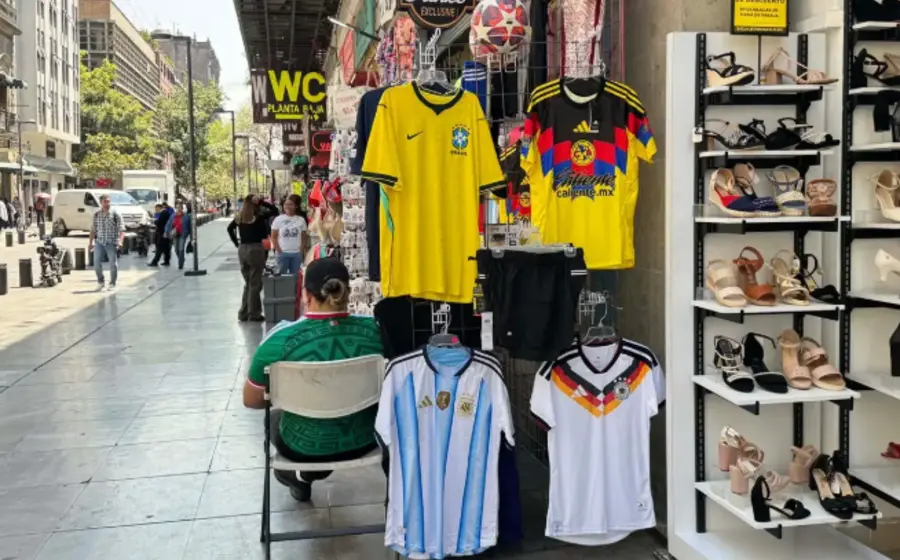 Productos apócrifos decomisados por el IMPI durante la llamada Operación Limpieza, un operativo realizado en 11 entidades de la república.
