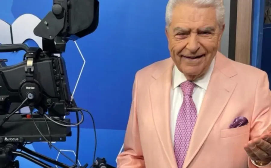 El presentador de televisión Mario Kreutzberger, mejor conocido como "Don Francisco", en un retrato para su nuevo programa lleno de nostalgia.
