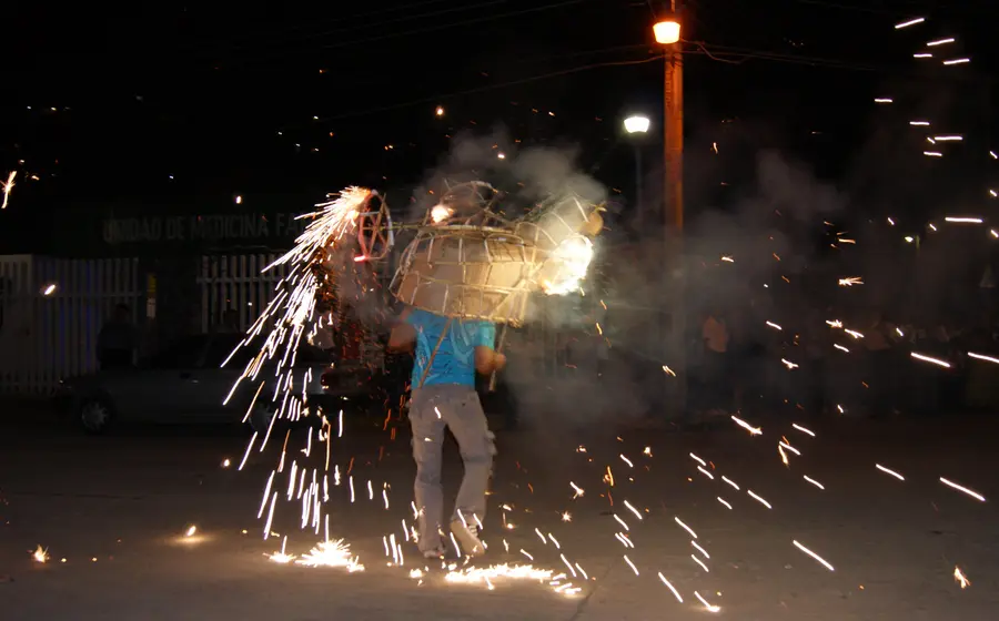 Anuncio oficial de la festividad en honor a San Isidro Labrador en Mixtequilla, que se celebrará del 13 al 17 de mayo.