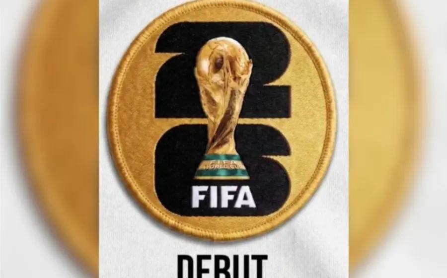 El nuevo parche 'Debut Patch' de la FIFA que portarán en la camiseta los futbolistas debutantes en el Mundial de 2026.
