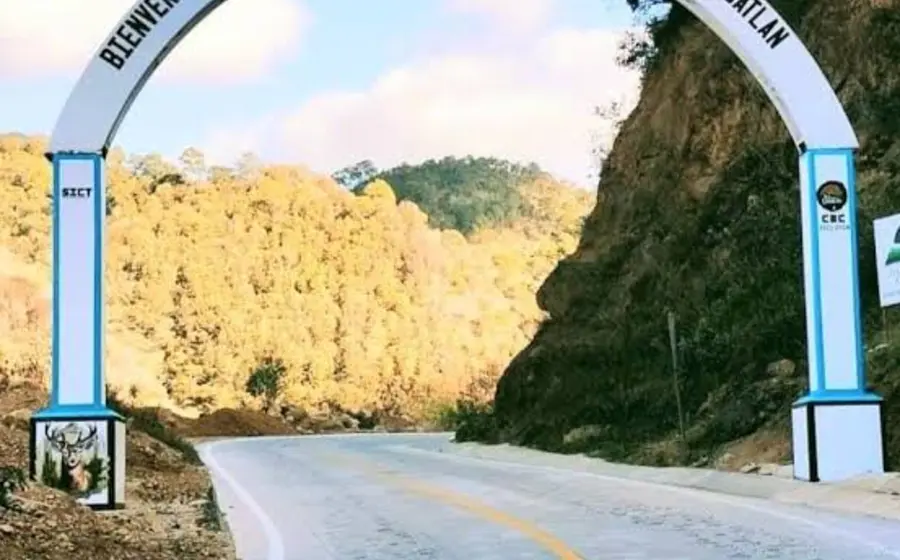 Indígenas zapotecas protestan para frenar la construcción de la autopista Barranca Larga-Ventanilla, acción por la cual son investigados por la FGR.