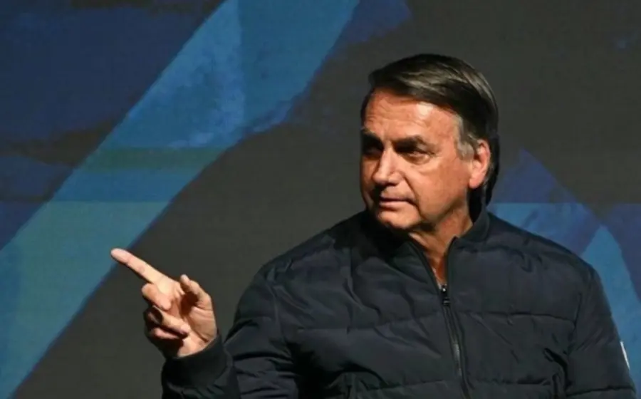 El expresidente de Brasil, Jair Bolsonaro, quien actualmente cumple su condena bajo la modalidad de arresto domiciliario por una decisión judicial.
