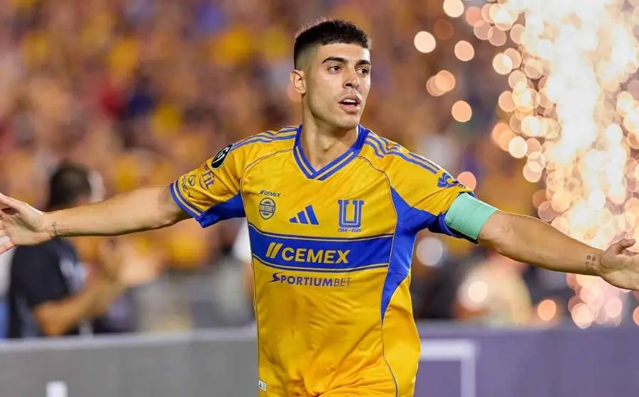 Juan Brunetta, futbolista de Tigres, celebra el gol de la victoria contra Nashville en el estadio El Volcán, asegurando el pase a la Final.