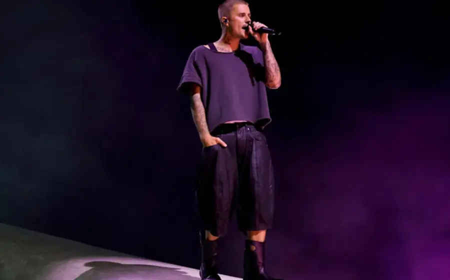 El cantante canadiense Justin Bieber, quien alcanzó la cifra récord de 138 millones de oyentes mensuales en la plataforma musical Spotify.