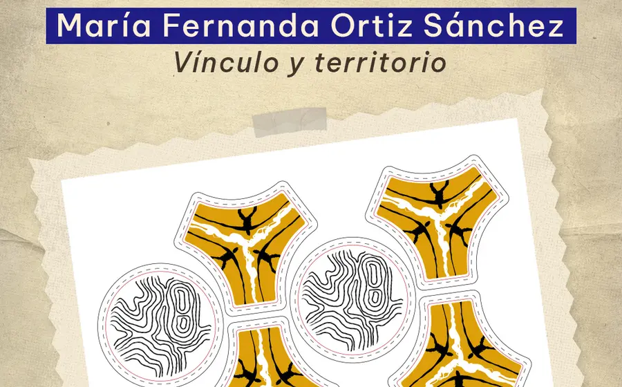 María Fernanda Ortiz Sánchez, ganadora del primer lugar, muestra su diseño de balón 'Vínculo y territorio' inspirado en la creatividad oaxaqueña.