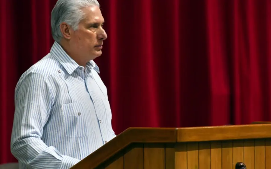 El presidente de Cuba, Miguel Díaz-Canel, en un retrato oficial que ilustra la condena del país a las agresiones económicas de Estados Unidos.