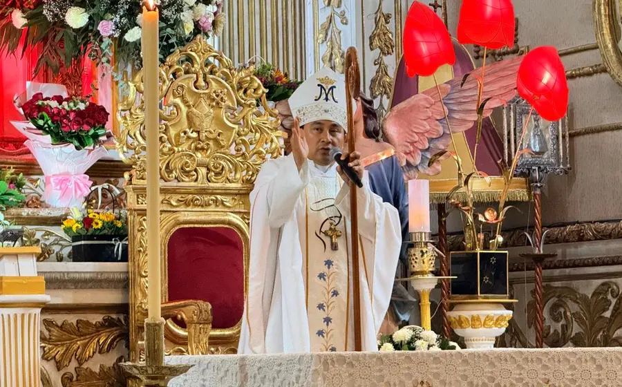 El obispo auxiliar, referido como el mitrado, destaca la invaluable fuerza moral y espiritual de las madres para una sociedad humana y compasiva.